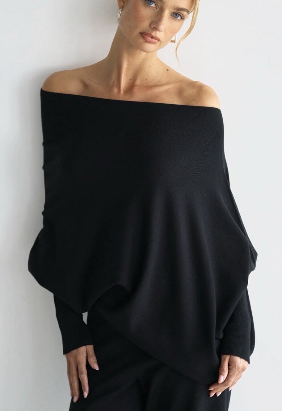 Jaki London Kaia Oversized Asymmetric Sweater Black "Seamless" Made In Italy
